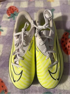 Nike Kids Neon Yellow and Light Gray Phantom Soccer Cleats